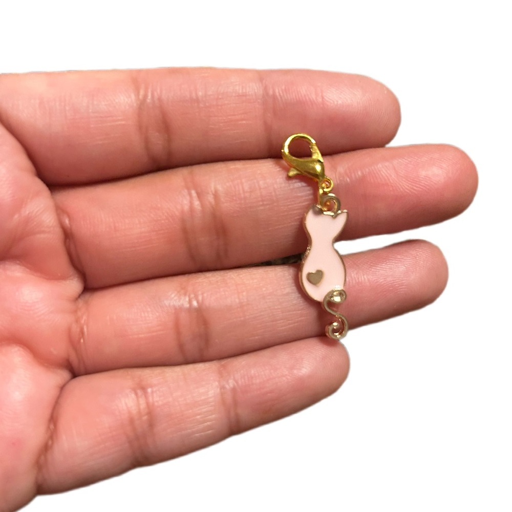 Cat 🐈 Charm